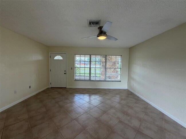 Foto del edificio - 8531 W Sydney Ave