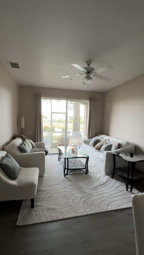 Foto principal - 7123 Yacht Basin Ave
