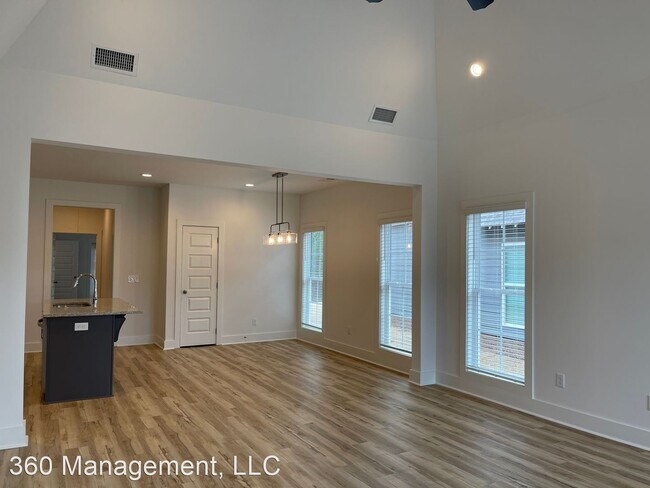 Building Photo - 2 br, 2 bath House - 1090 Burrow Cir