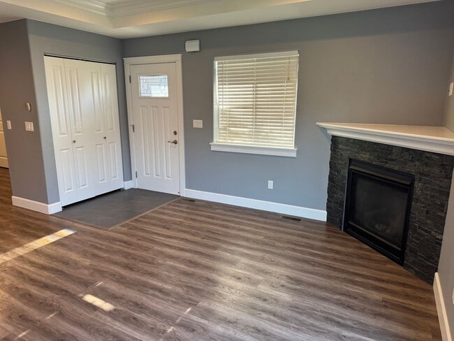 Building Photo - 741 Selina Ln