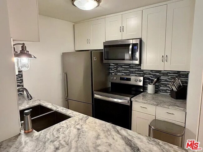 Foto del edificio - 7777 W 91st St