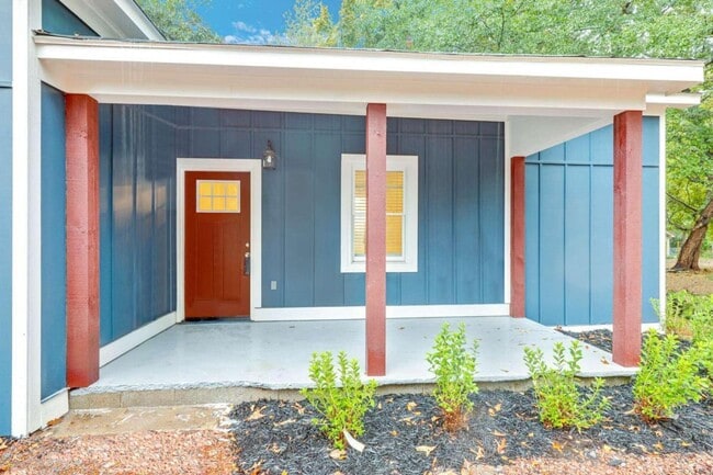 Building Photo - 417 Burson Ave