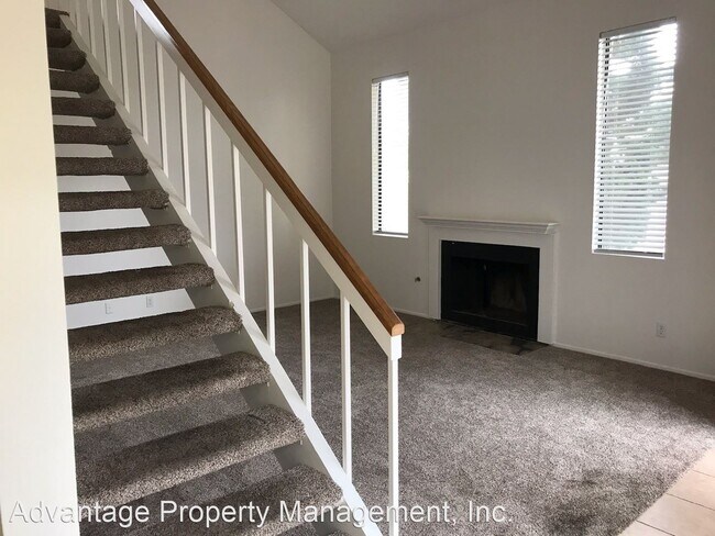 Building Photo - 4 br, 2.5 bath House - 128 Royal Lane