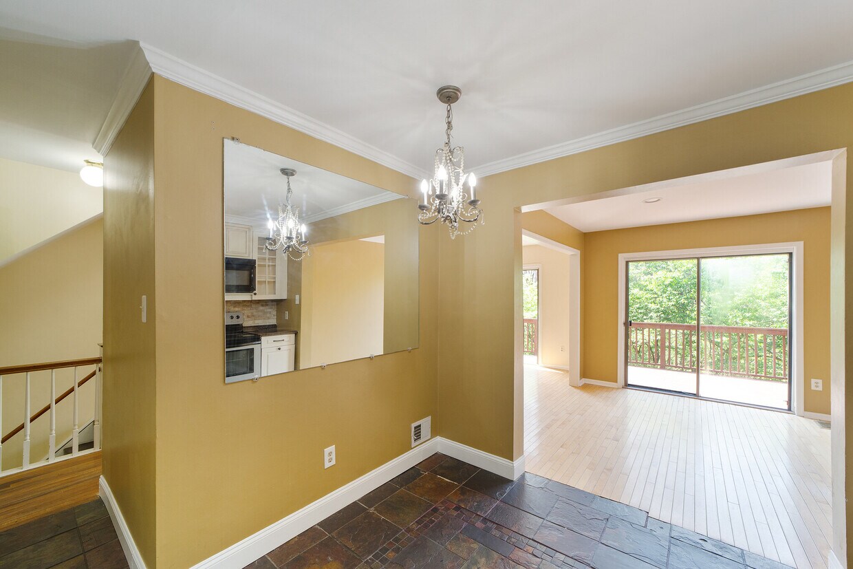Primary Photo - 57 Iroquois Ct