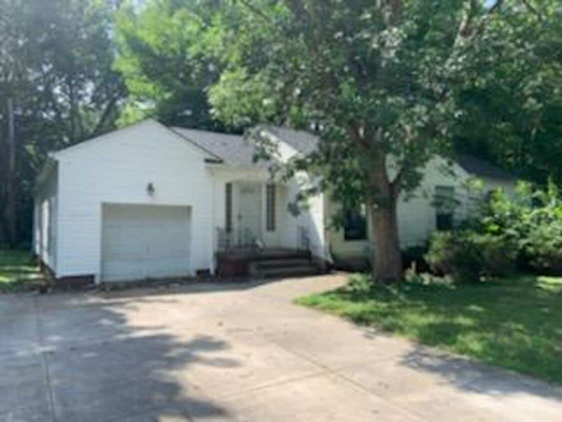 Primary Photo - 222 Westover Dr