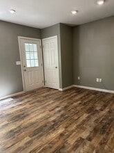 Building Photo - 26 Elm St
