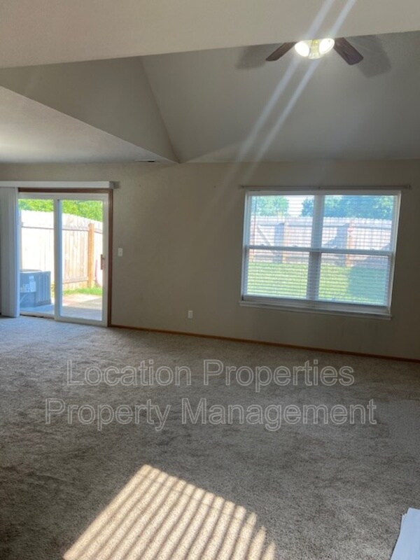 Building Photo - 2713 Grand Cir