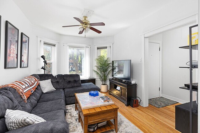 Foto del edificio - 3721 N Ashland Ave