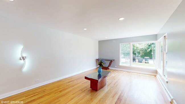 Building Photo - 4030 W North Shore Ave