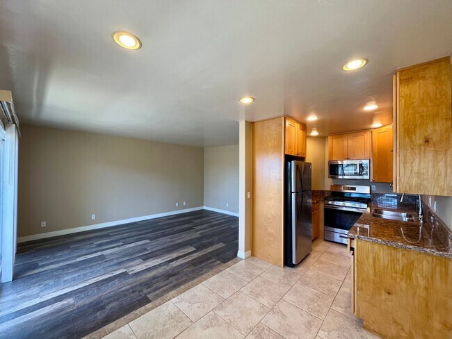 Foto del edificio - 2174 Montgomery Ave