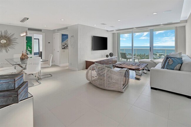 Building Photo - 2715 N Ocean Blvd