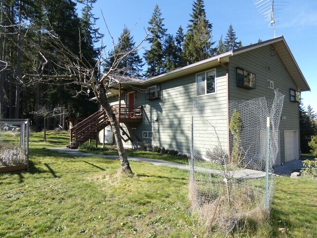 Building Photo - 997 Old Olympic Country Quality