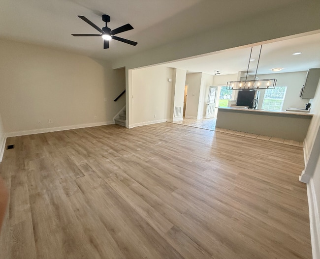 Foto del edificio - 521 E Perkins Creek Rd