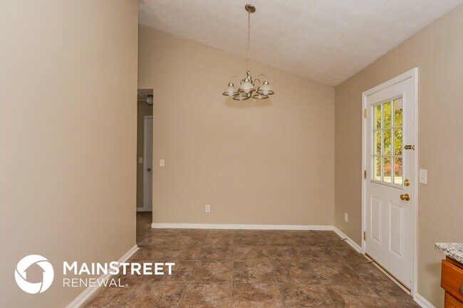 Foto del edificio - 6731 Hidden Lake Dr