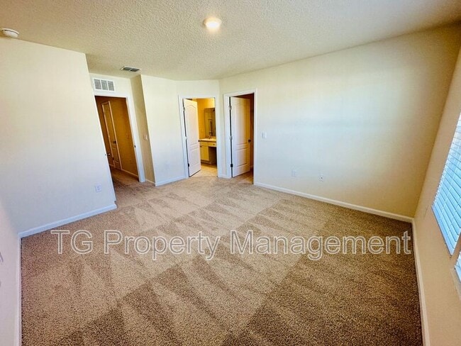 Building Photo - 70 Oarsman Xing Dr