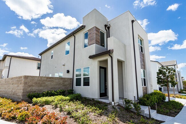 Foto del edificio - Incredible Fully Furnished New Home In Lak...