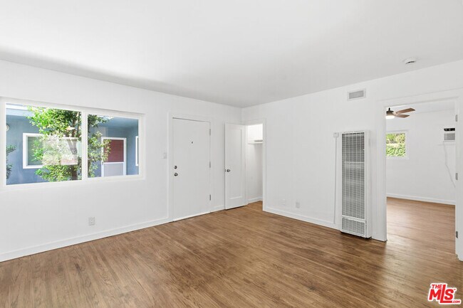 Foto del edificio - 4921 Coldwater Canyon Ave