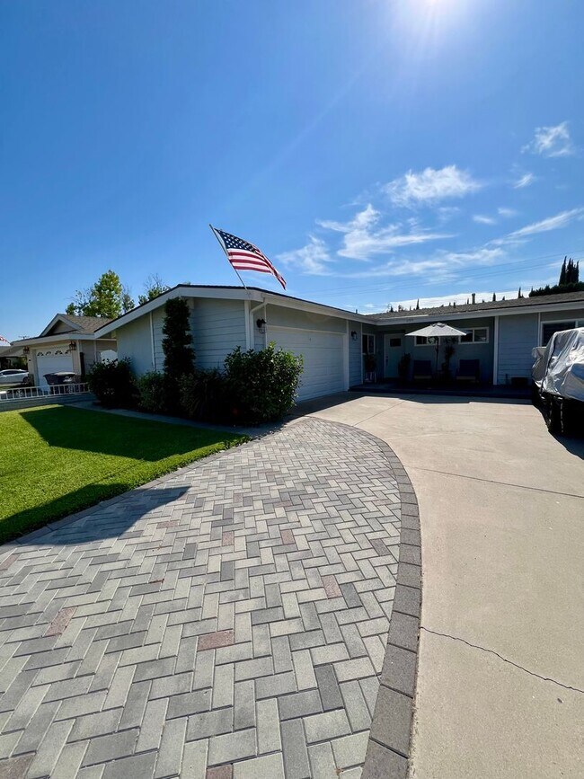 Building Photo - Stunning Los Alamitos House with a Pool ne...