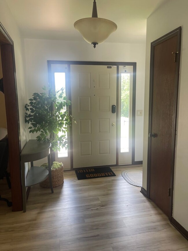 Building Photo - KRAMER COURT SHORT TERM TDY!!  (Available ...