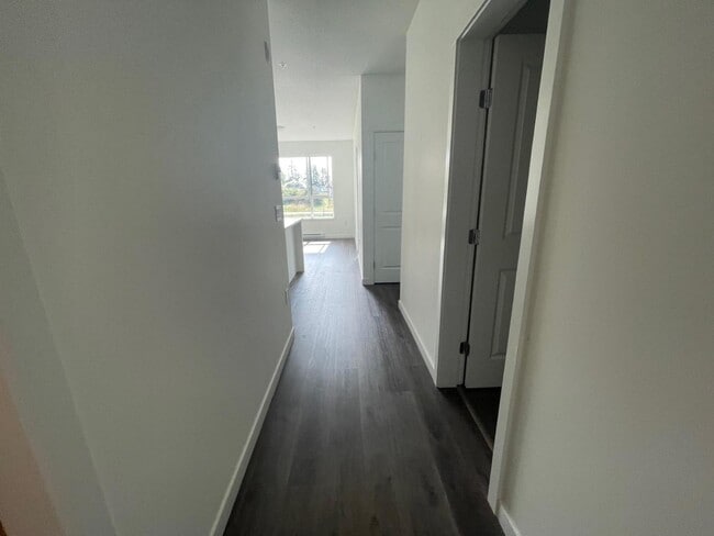 Building Photo - 16633-16624 B114