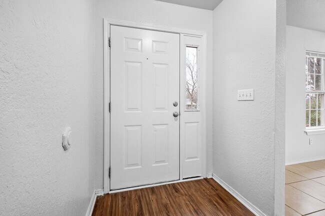Foto del edificio - Pioneer Ln Duplex