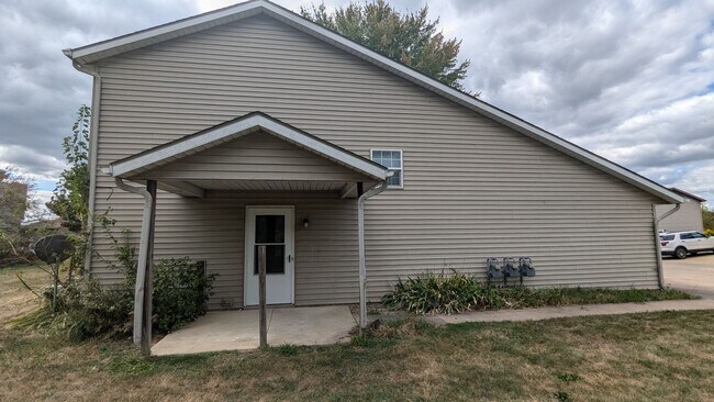 Building Photo - MN Cedar Village (859)