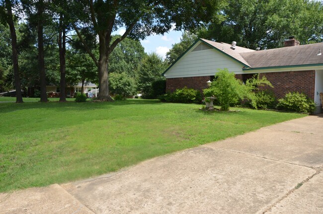 Building Photo - 3123 Chaucer Ln