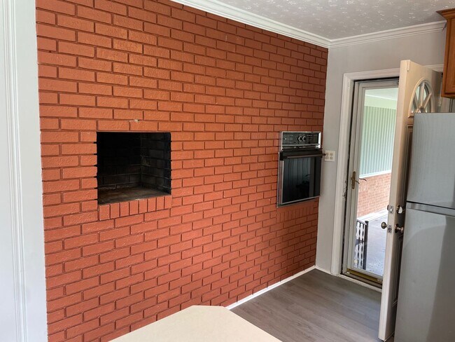 Foto del edificio - 3 BED, 2 BATH HOME LOCATED IN GREENSBORO