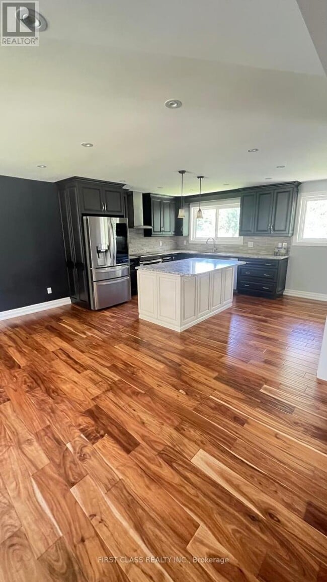 Building Photo - 3082 Lindenlea Dr