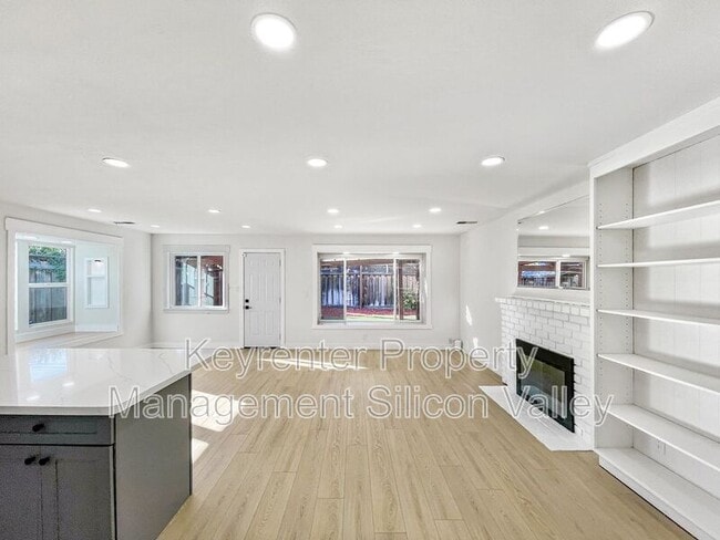 Building Photo - 803 Corlista Dr