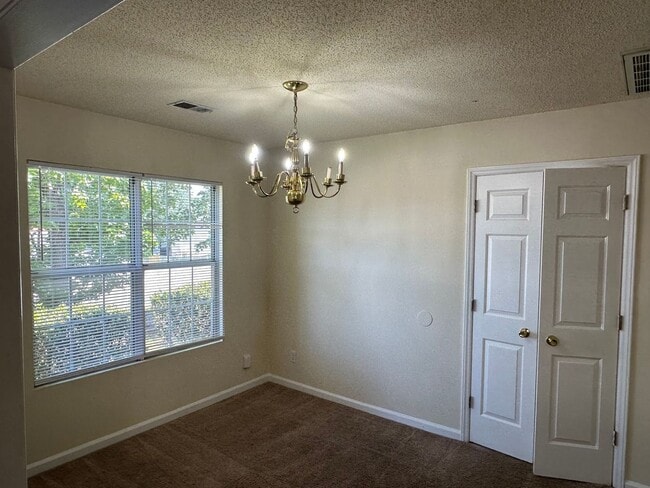 Building Photo - 134 Lauren Cir