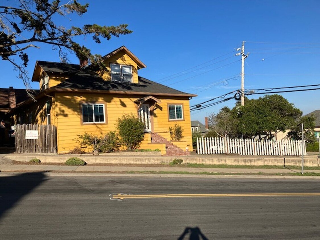 602 Madison St Unit Main House, Monterey, CA 93940 Room for Rent in