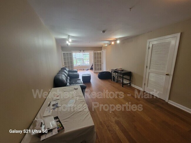 Foto del edificio - 929 Morreene Rd