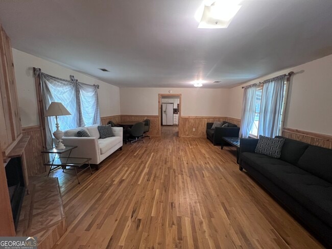 Building Photo - 844 Shorewood Cir