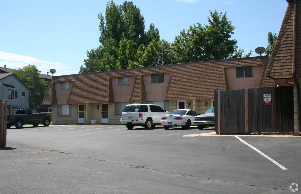 Building Photo - 2116 28th Ave