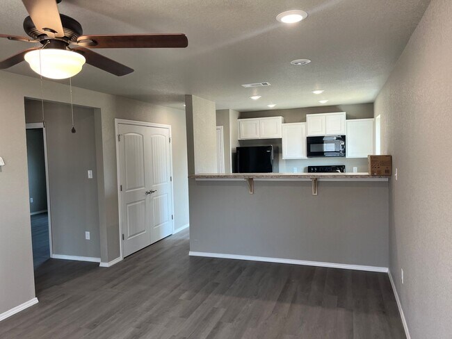 Foto del edificio - 222 W 8th St