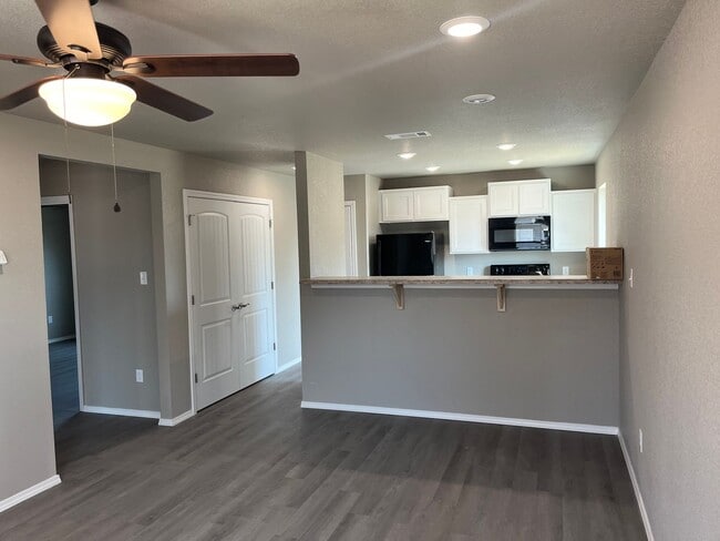 Building Photo - 222 W 8th St