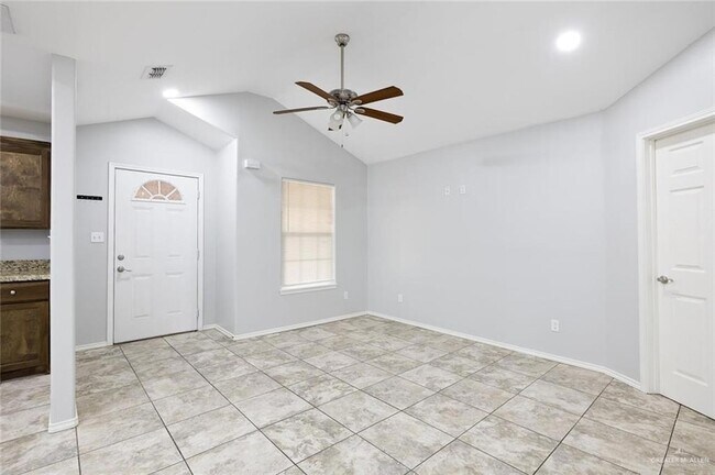 Foto del edificio - 416 E 5th St