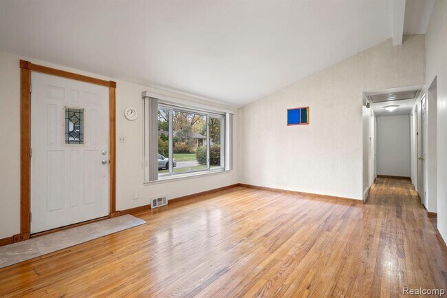 Building Photo - 30706 Fairfax St