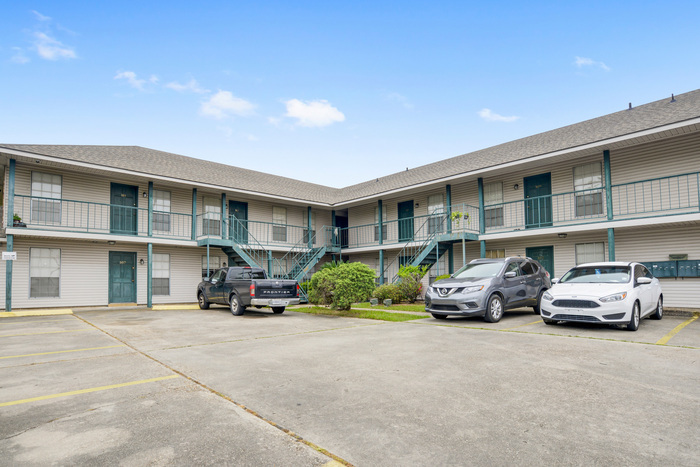 Foto principal - 6869 Rembrandt Ave