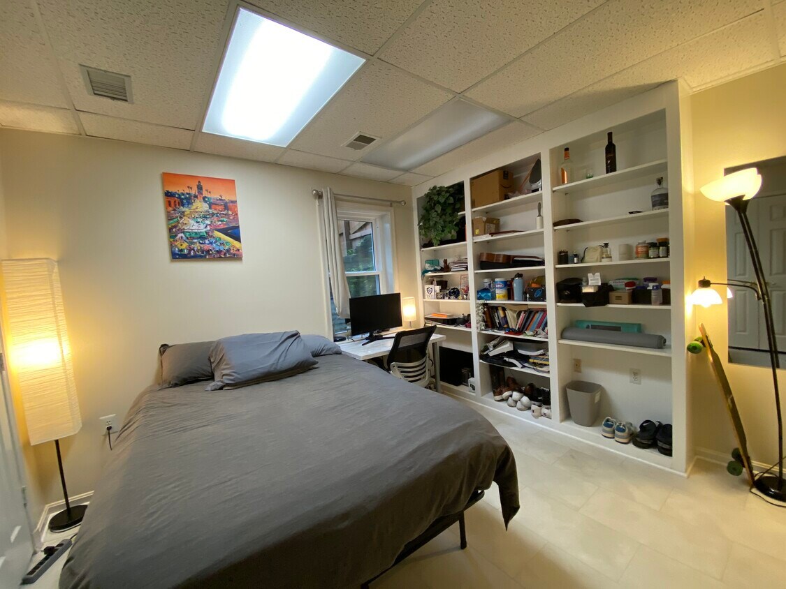 Foto principal - 5102 Warren Plz NW