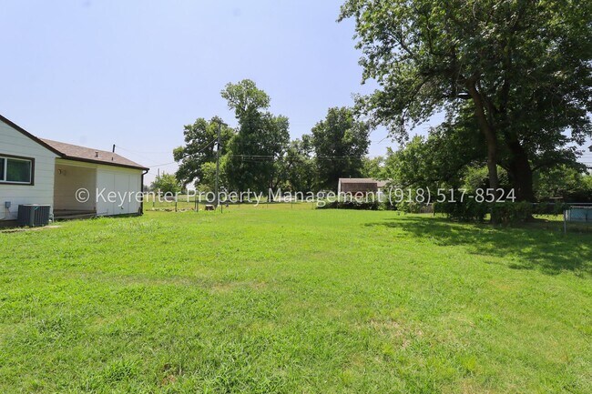 Foto del edificio - 9344 E 3rd Pl