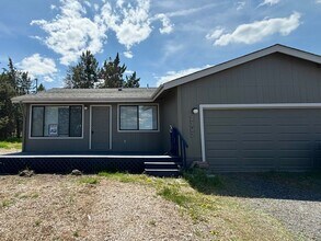 Building Photo - 2207-2211 NW Deschutes Pl
