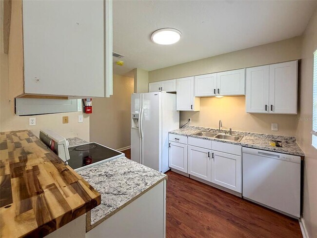 Foto del edificio - 13625 NW 141 Pl