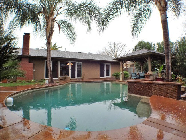 Building Photo - 417 Stonebridge Dr