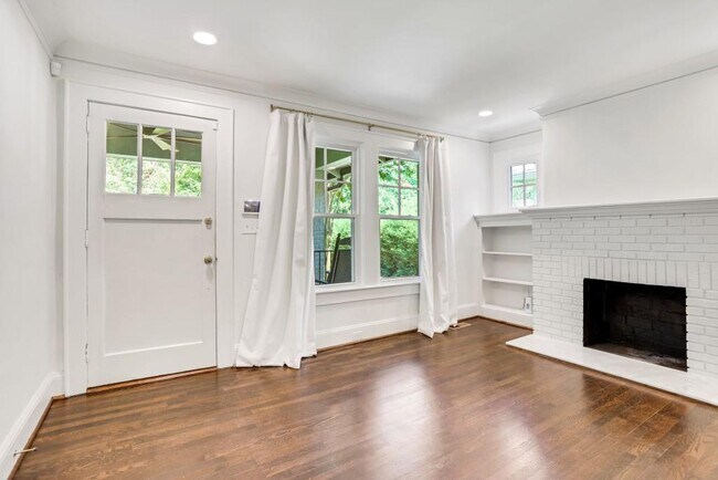 Foto del edificio - 2215 Fairhaven Cir NE