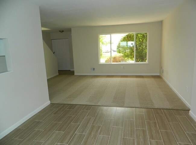 Building Photo - 1105 Eagles Ridge Rd