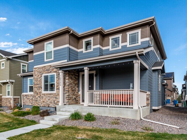 Building Photo - Spacious 4 Bedroom Maintenance Free Home i...