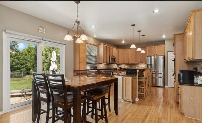 Building Photo - 841 Barclay Dr