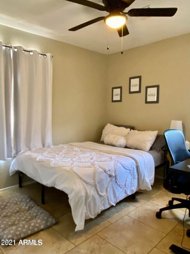 Foto del edificio - 312 W Mountain Sage Dr